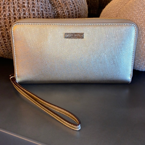 ♠️Kate Spade “golden” wristlet - Picture 3 of 13